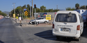 Minibüsle çarpışan motosikletli yaralandı