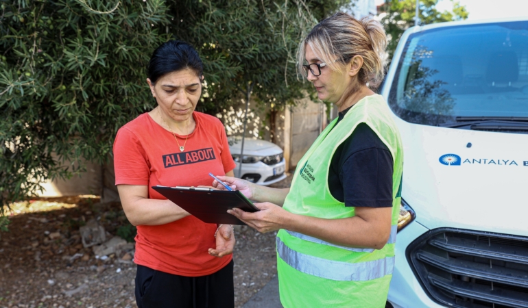 Büyükşehir’in çölyak hastalarına gıda yardımı sürüyor