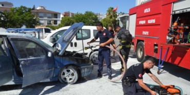 Hastane otoparkında otomobil yandı