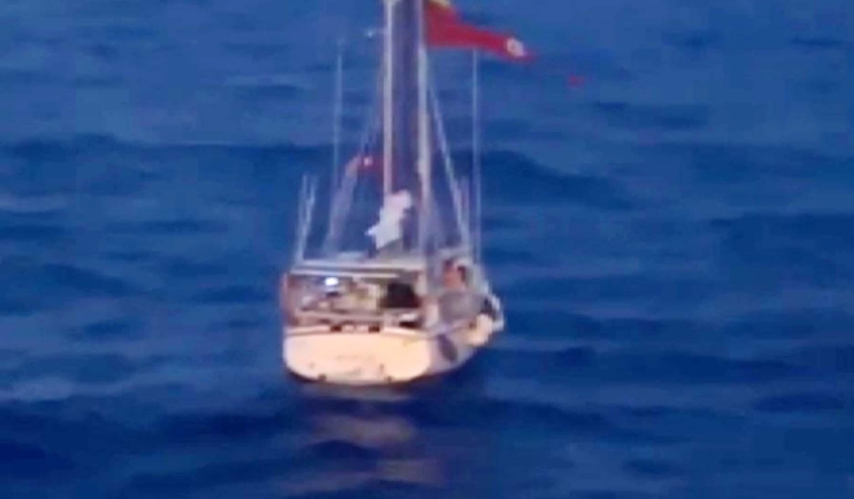 Arızalanan Sumud teknesindeki aktivistlere Türk Donanması yardımcı oldu