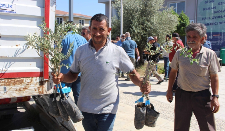 Büyükşehir’den Gazipaşa’da 83 kişiye 1660 fidan desteği