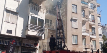 Yatak odasında çıkan yangını itfaiye söndürdü