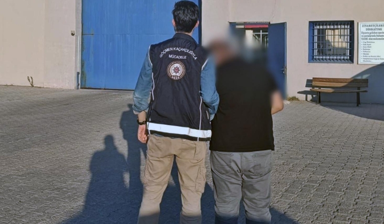 Polisten göçmen kaçakçılığı operasyonu