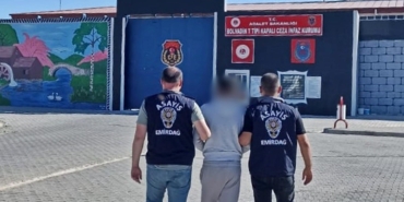 Aranan hükümlüyü polis yakaladı