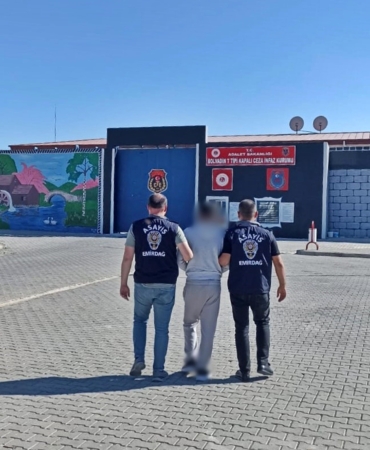 Aranan hükümlüyü polis yakaladı