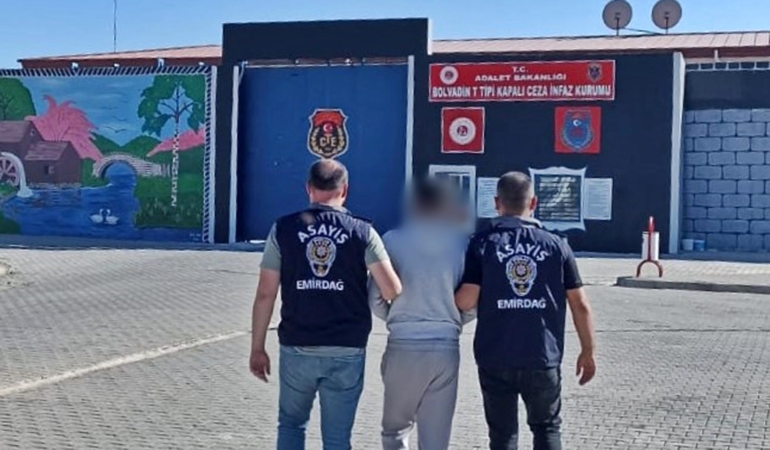 Aranan hükümlüyü polis yakaladı
