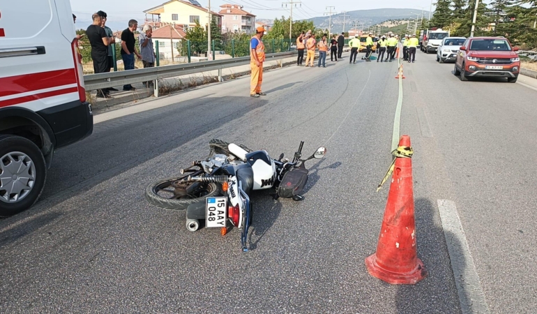 Motosikletiyle bariyere çarpan sürücü hayatını kaybetti