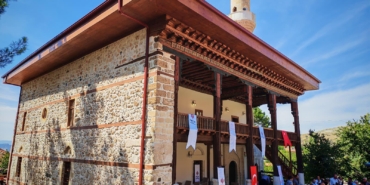 Restore edilen tarihi cami ibadete açıldı