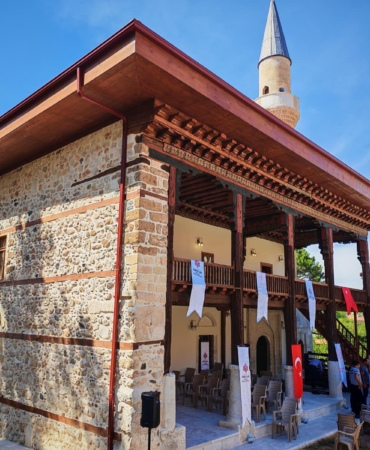 Restore edilen tarihi cami ibadete açıldı