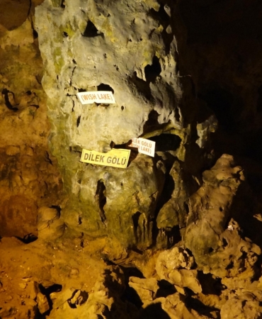 Kuruyan Dilek Gölü’ne para atmaktan vazgeçmediler