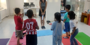 Tekelioğlu İl Halk Kütüphanesi Sevgi Evleri’nden gelen çocuklara kapılarını açtı