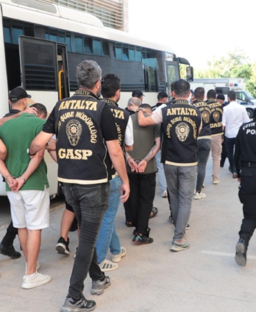 Antalya ve İstanbul’da silahlı suç örgütüne eş zamanlı operasyon: 2 tutuklama