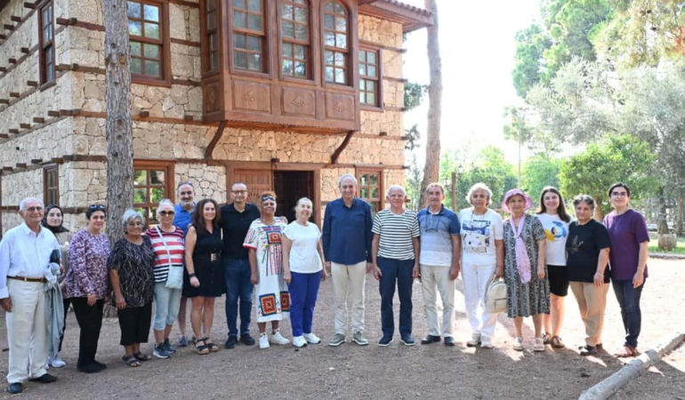 ‘Yaşlı Dostu Kepez’ için gönüllülerle el ele