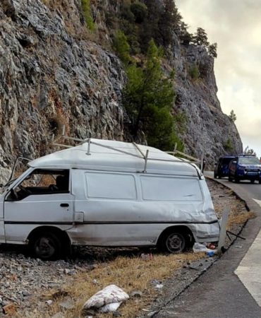Yolcu otobüsüyle minibüs çarpıştı: 1 ölü, 1 yaralı