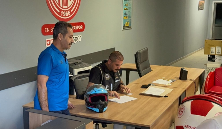 Antalya Büyükşehir Belediyesi’ne yönelik 6’ncı dalga ‘rüşvet’ operasyonu: 16 gözaltı- Yeniden