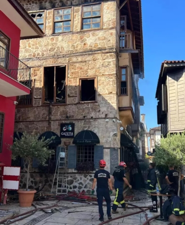 Butik oteldeki yangında ölen 2 kişi, katları bağlayan ahşap merdiven yanınca dışarı çıkamamış