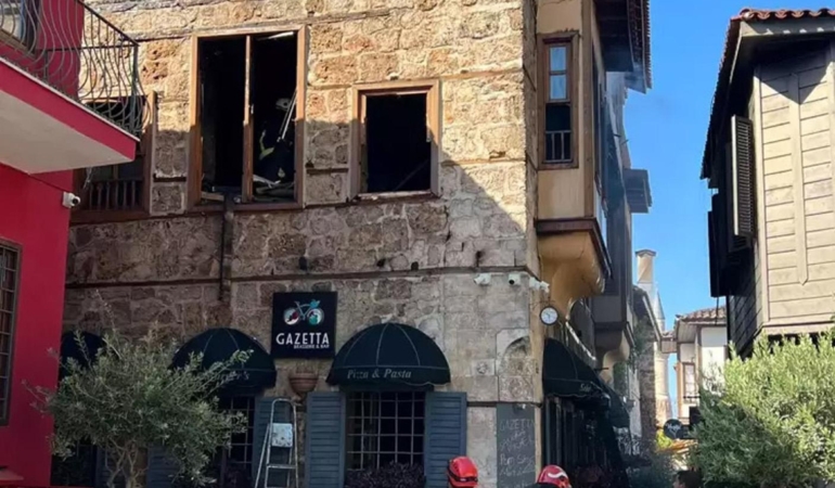 Butik oteldeki yangında ölen 2 kişi, katları bağlayan ahşap merdiven yanınca dışarı çıkamamış