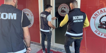 Antalya Büyükşehir Belediyesi’ne yönelik 6’ncı dalga ‘rüşvet’ operasyonu: 16 gözaltı (2)