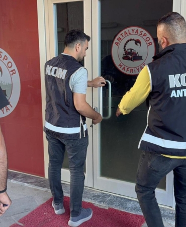 Antalya Büyükşehir Belediyesi’ne yönelik 6’ncı dalga ‘rüşvet’ operasyonu: 16 gözaltı (2)