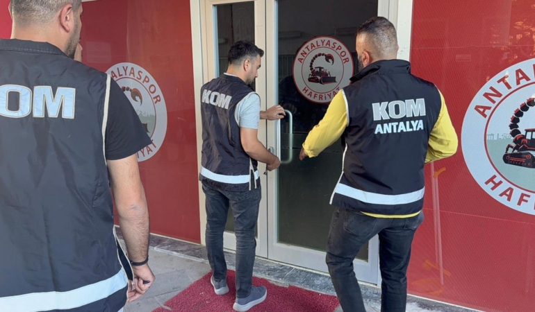 Antalya Büyükşehir Belediyesi’ne yönelik 6’ncı dalga ‘rüşvet’ operasyonu: 16 gözaltı (2)