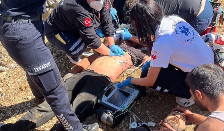 Kaçak kazdıkları kuyuda, jeneratörden çıkan gazdan zehirlendiler