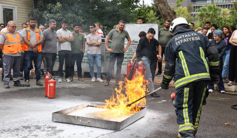 Antalya’da İtfaiye Personeline Yangın Eğitimi