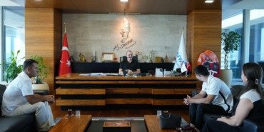 Başkan Kotan’dan Down Sendromlu Yüzücüye Destek