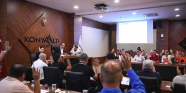 Mecliste Böcek’ten Anlamlı Mesaj ve Gündem