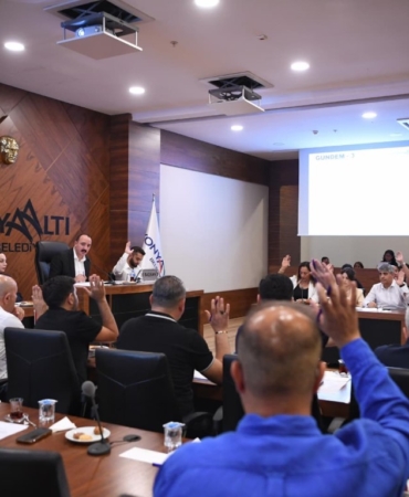 Mecliste Böcek’ten Anlamlı Mesaj ve Gündem