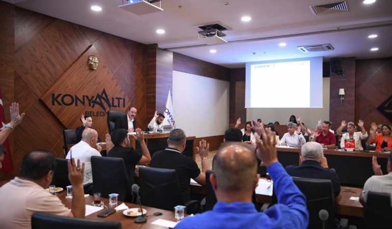 Mecliste Böcek’ten Anlamlı Mesaj ve Gündem