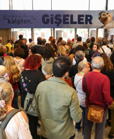 Altın Portakal’a Bilet Kuyruğu: Sinemaseverler Coştu!