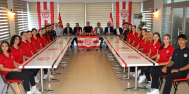 Yeni Voleybol Takımımız: Güral Premier Antalyaspor! 🏐