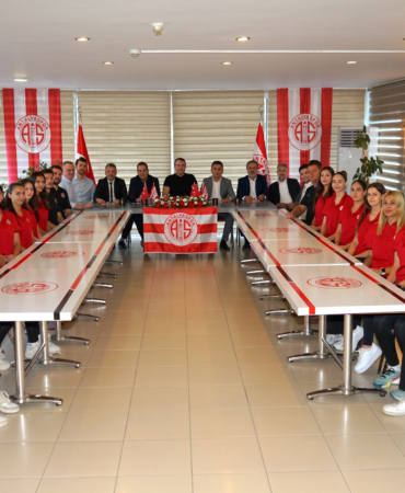 Yeni Voleybol Takımımız: Güral Premier Antalyaspor! 🏐