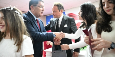 Mutluluğa Adım Attılar: Çetin ve Zeynep’in Nikahı