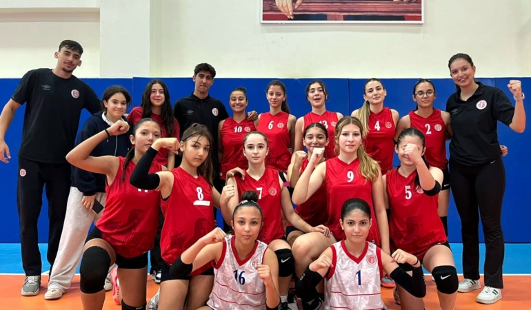 Küçük Akrepler İlk Maçında Galip!