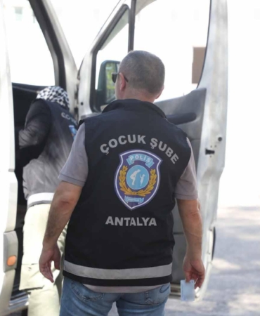 Antalya’da okul çevreleri ile servis araçları denetimi