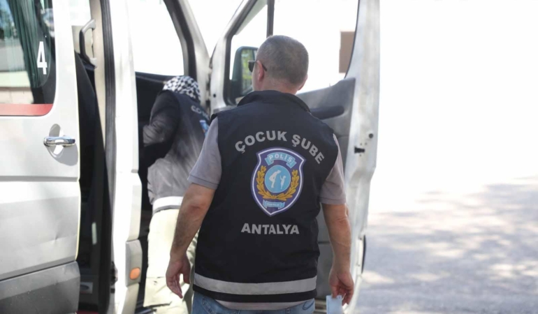 Antalya’da okul çevreleri ile servis araçları denetimi