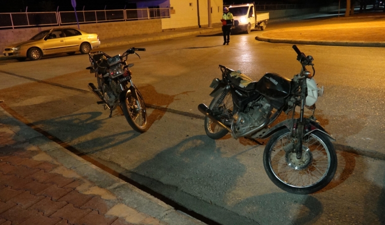 Motosikletler çarpıştı: 1 yaralı