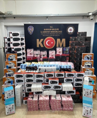 Burdur polisinden kaçakçılık operasyonları
