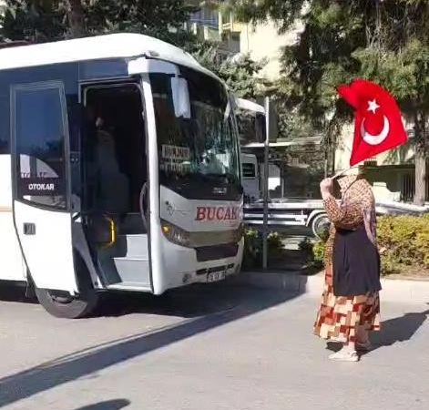 Yolu kesip, Sumud filosuna saldırıyı protesto etti