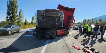2 TIR çarpıştı; 3’ü ağır, 4 yaralı