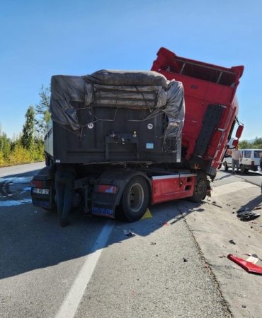 2 TIR çarpıştı; 3’ü ağır, 4 yaralı