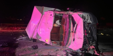 Kamyonetler çarpıştı: 3 yaralı