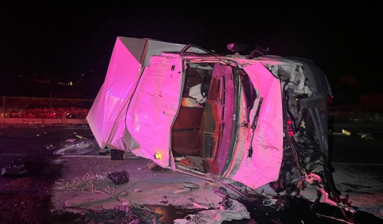 Kamyonetler çarpıştı: 3 yaralı