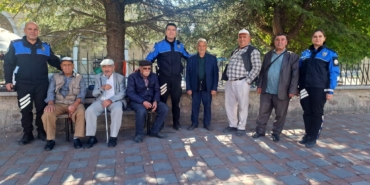 Polisten yaşlılara ziyaret