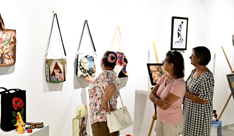 Gümüş Eller Sergisi ziyaretçilerini ağırlıyor