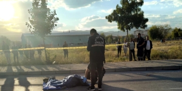 Afyonkarahisar’da TIR’la çarpışan motosikletteki 2 kişi öldü