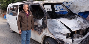 Maskeli şüpheli 4 aracı kundakladı, alevler eve sıçramadan söndürüldü