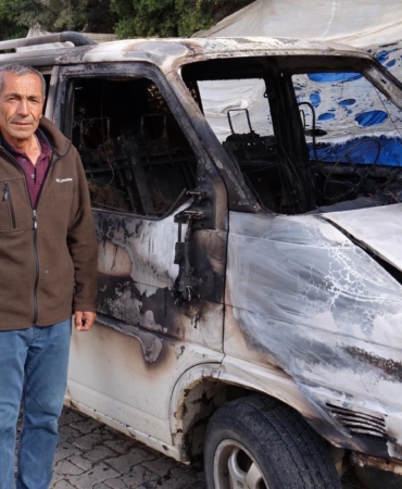 Maskeli şüpheli 4 aracı kundakladı, alevler eve sıçramadan söndürüldü