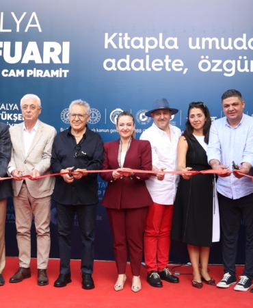 15. Antalya Kitap Fuarı kapılarını açtı